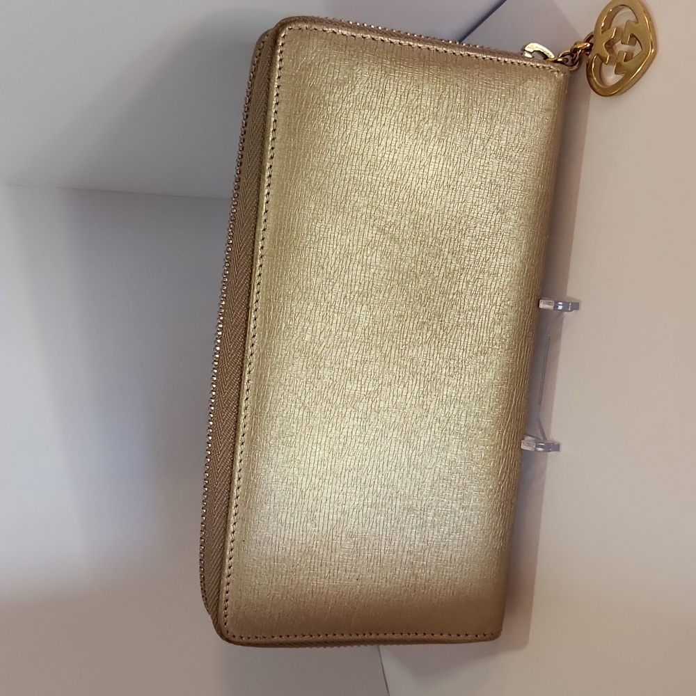 SOLD!!! Gucci Metallic Zip-around Wallet w/COA